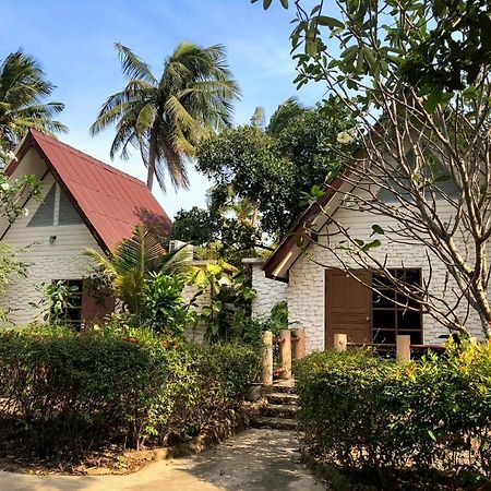 Blue Beach Resort Baanphakrimlay Ngoại thất bức ảnh