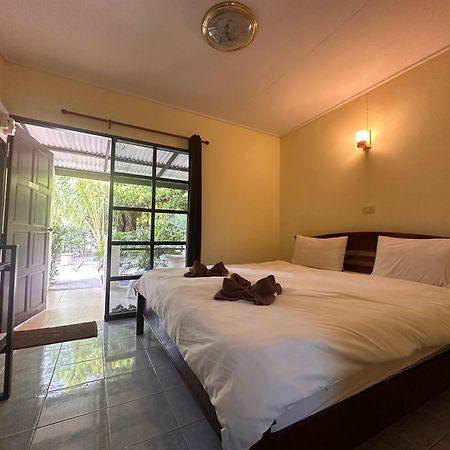 Blue Beach Resort Baanphakrimlay Ngoại thất bức ảnh