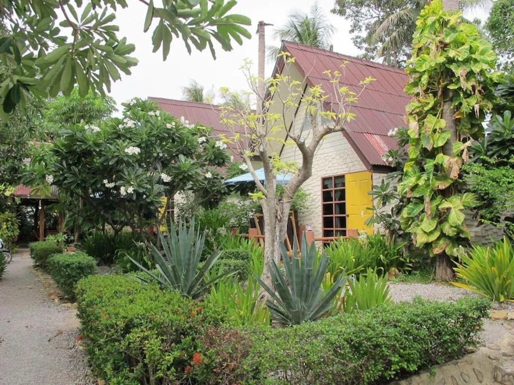 Blue Beach Resort Baanphakrimlay Ngoại thất bức ảnh