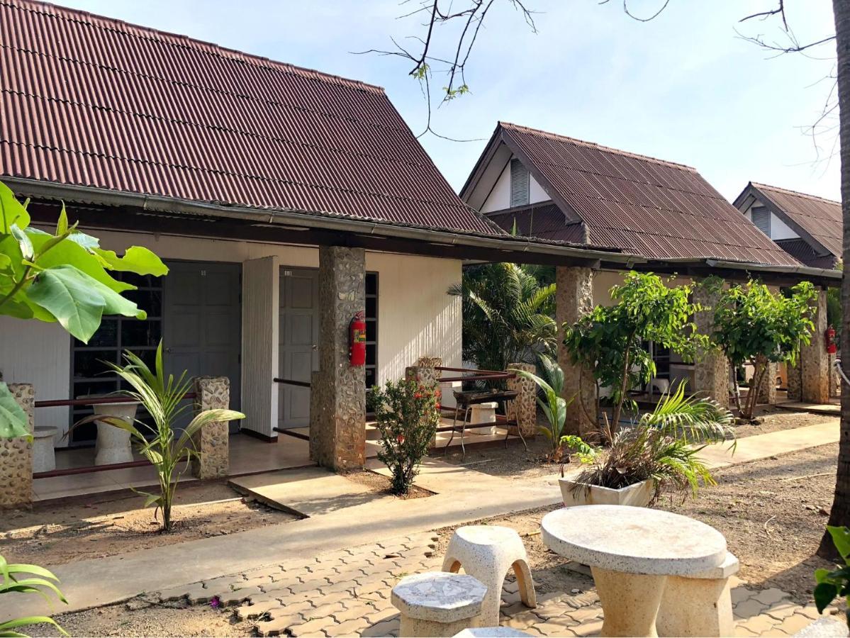 Blue Beach Resort Baanphakrimlay Ngoại thất bức ảnh