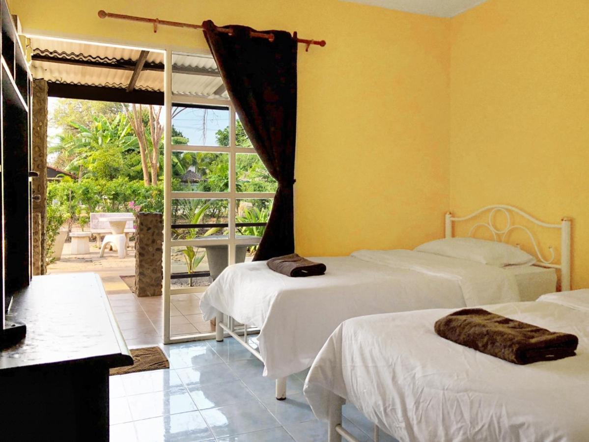 Blue Beach Resort Baanphakrimlay Ngoại thất bức ảnh