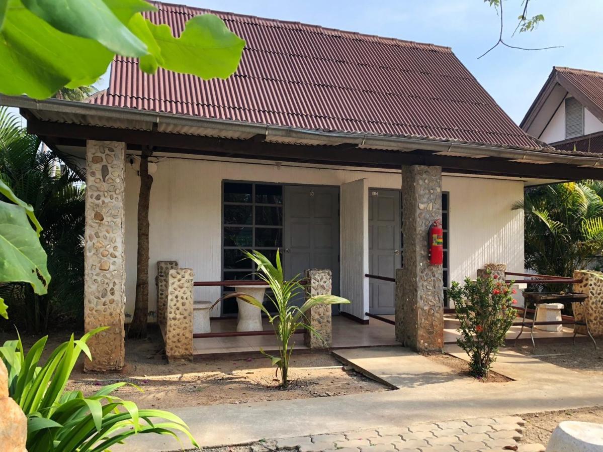 Blue Beach Resort Baanphakrimlay Ngoại thất bức ảnh