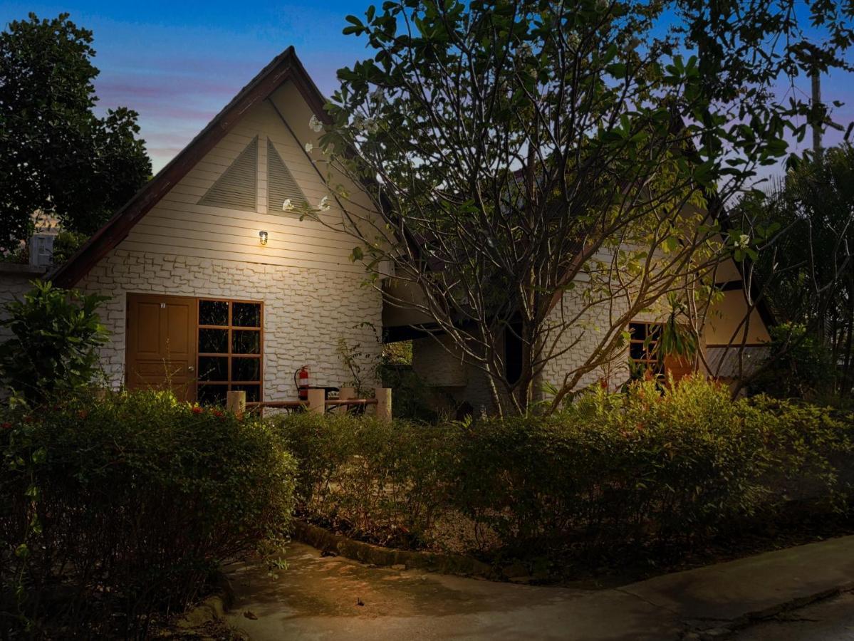 Blue Beach Resort Baanphakrimlay Ngoại thất bức ảnh