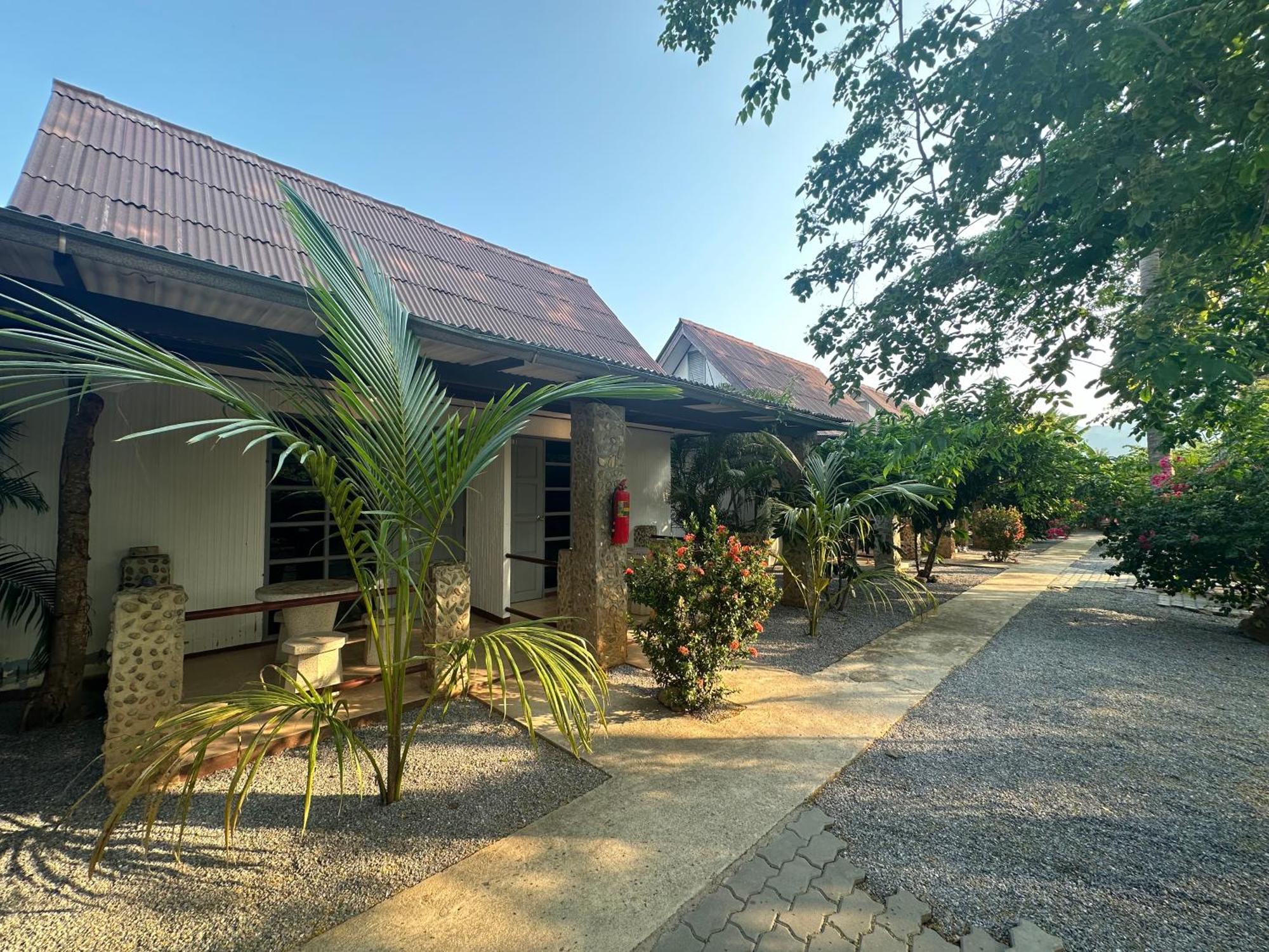 Blue Beach Resort Baanphakrimlay Ngoại thất bức ảnh