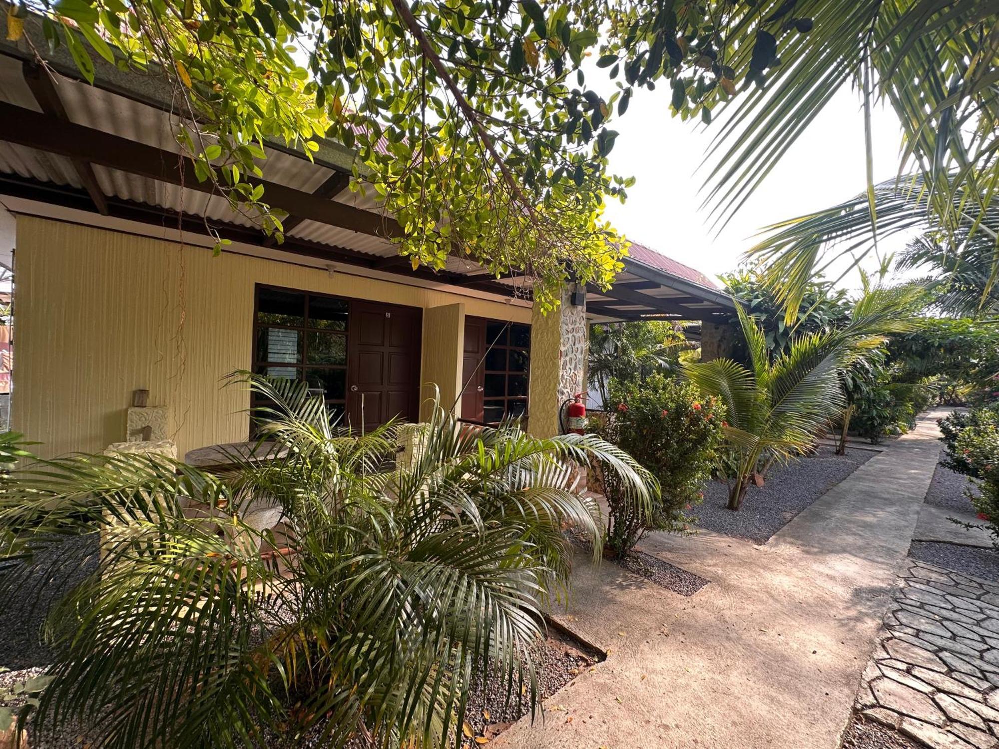 Blue Beach Resort Baanphakrimlay Ngoại thất bức ảnh